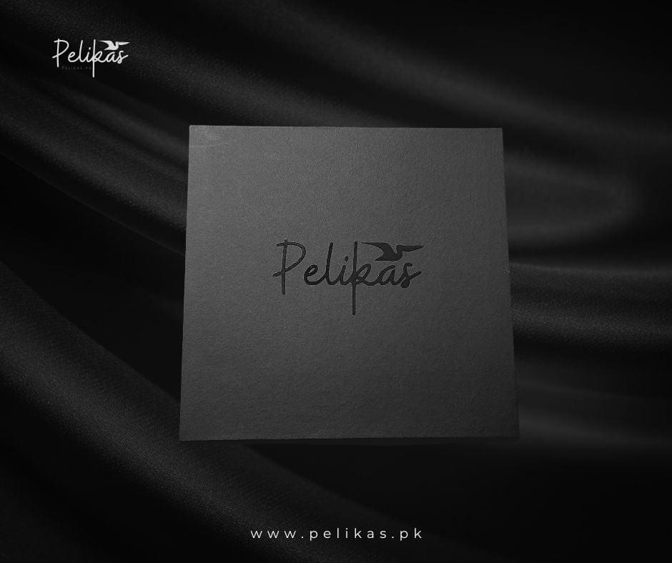 pelikas.pk black gift box